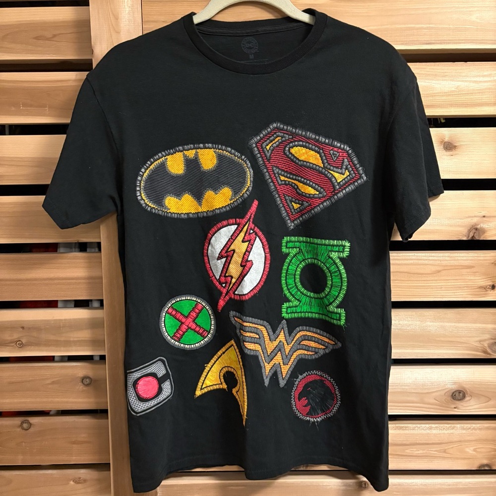 DC Comics Black Superhero "Embroidered Patch" Logo Short-sleeve graphic T-Shirt